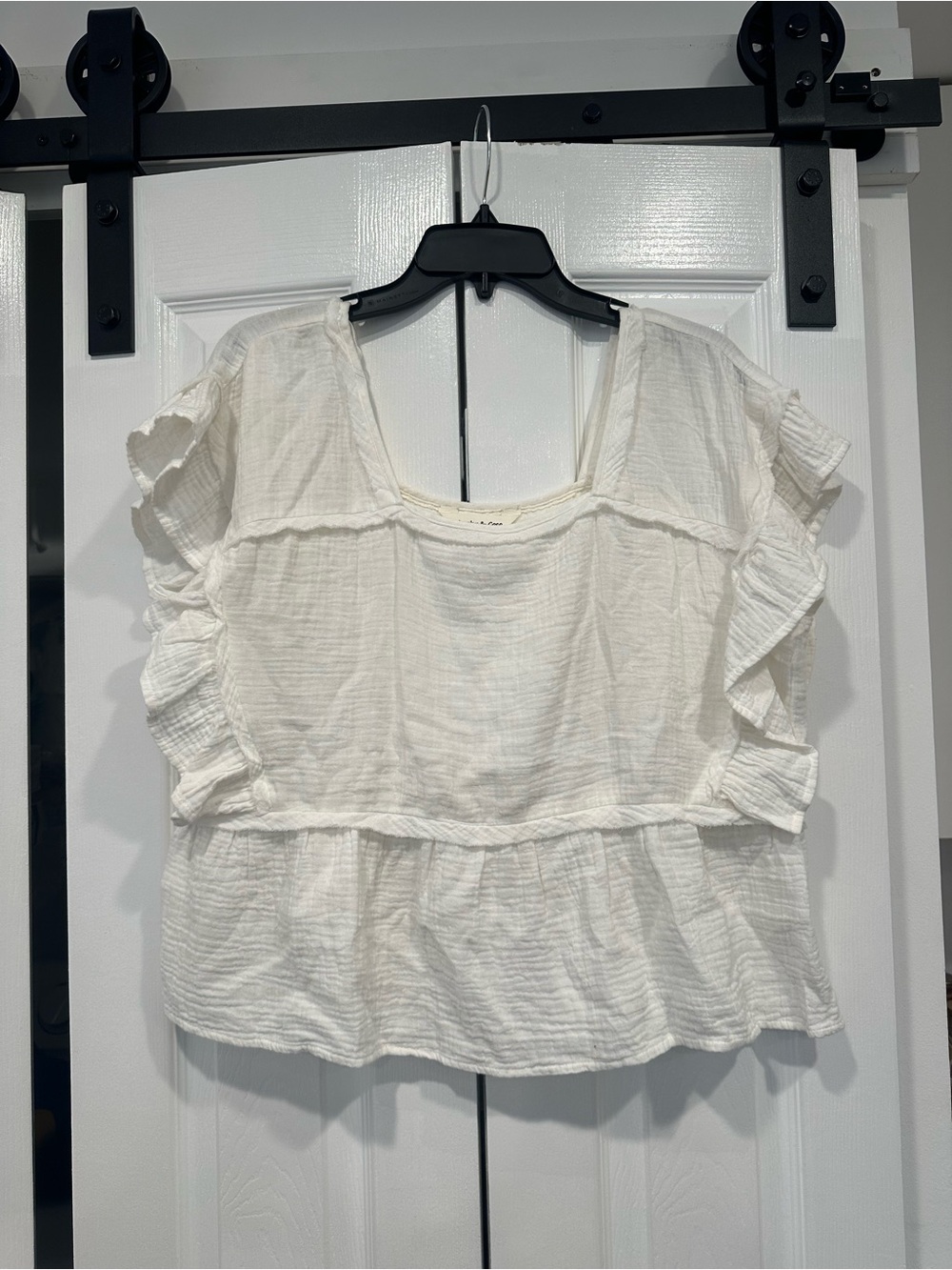 Lucky & Coco Women’s White Solid Square Neck Cap Sleeve Ruffle Blouse L